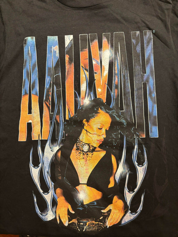 Aaliyah - Pose - T Shirt